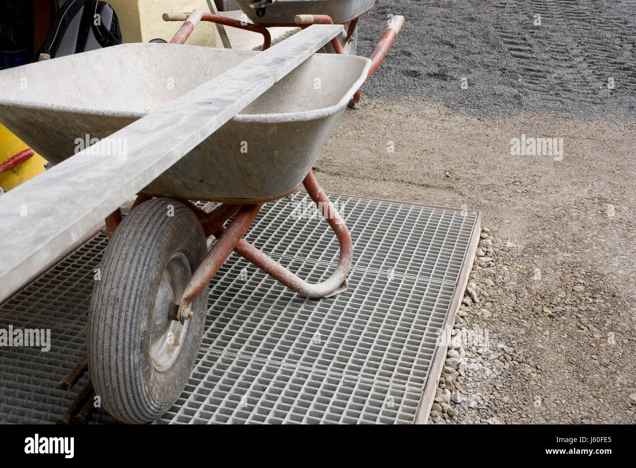 Strumenti strumento ripiano carriola rapporti aziendali trattare transazioni aziendali Foto Stock