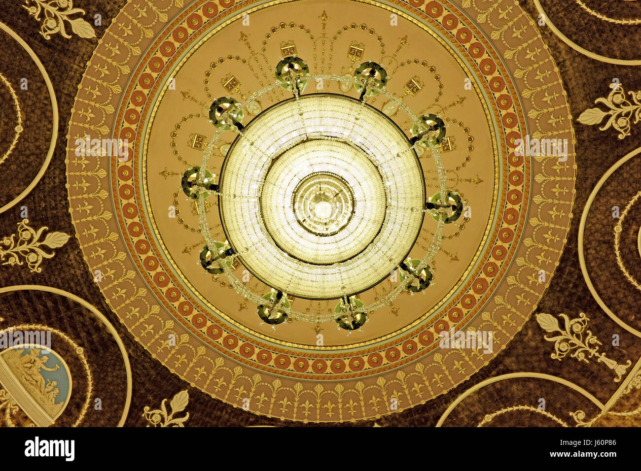 Soffitto con il lampadario nel Teatro di Stato situato in Playhouse Square, Cleveland, Ohio Foto Stock