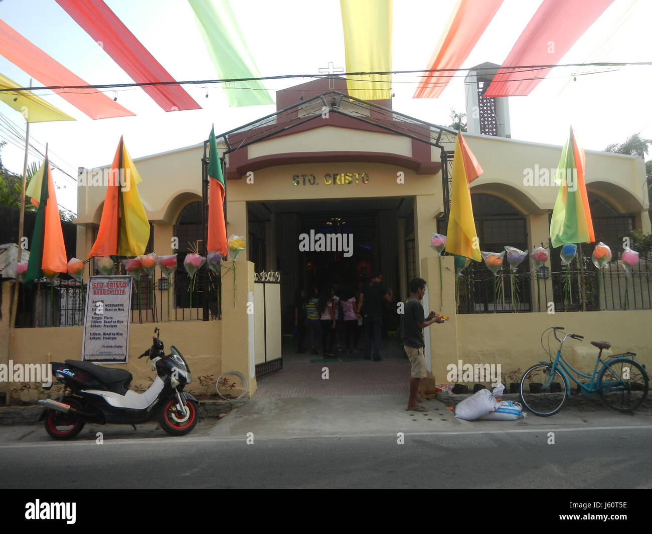 Jesus Prince of Peace Church si trova a Bisita Santo Cristo, Malolos City, Bulacan, Filippine. La chiesa è nota per il suo significato religioso e funge da luogo di culto locale e di riunione della comunità in città. Foto Stock