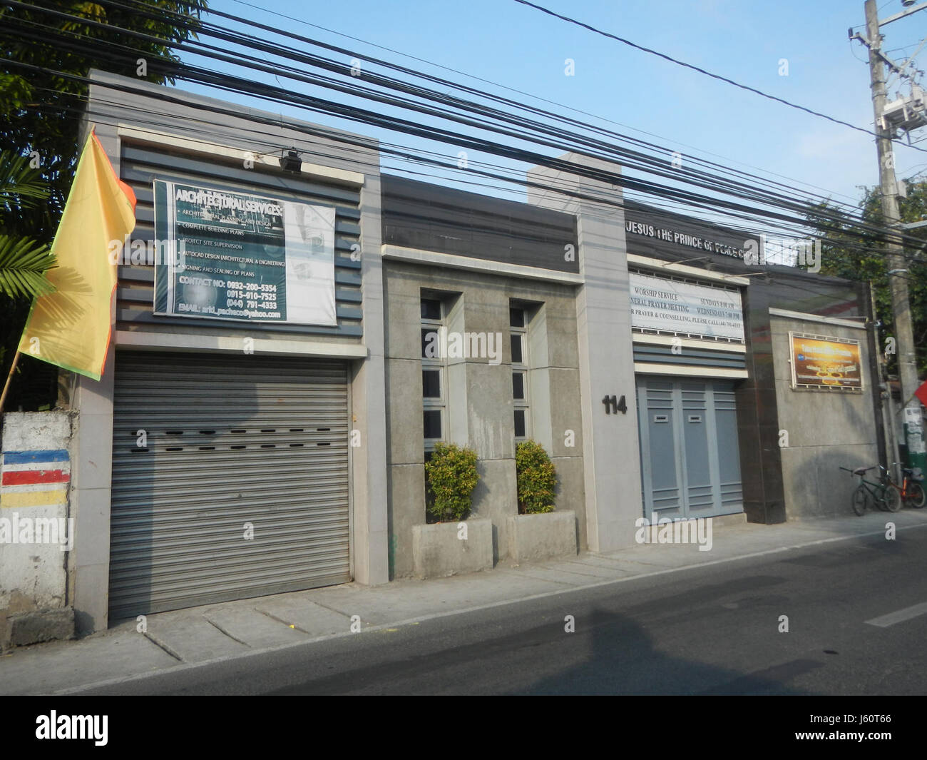 La Chiesa del Principe di Gesù della Pace, situata a Bisita Santo Cristo, Malolos City, Bulacan, è un importante sito religioso. La chiesa funge da luogo di culto e di riunione della comunità, riflettendo i valori religiosi e culturali dell'regionÂ. Foto Stock