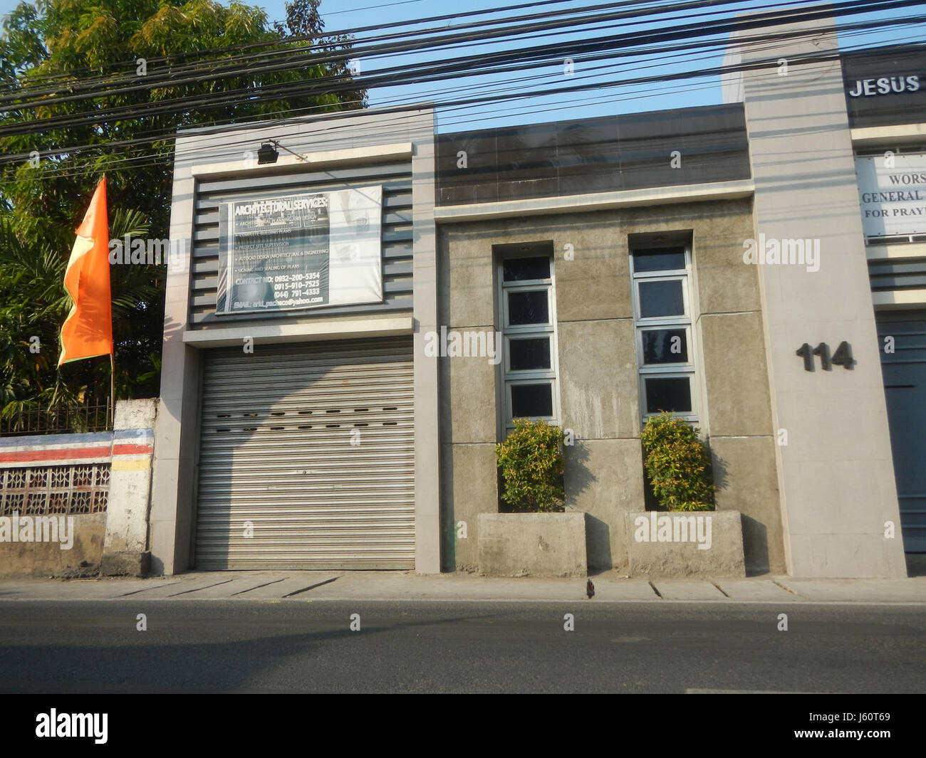 La Chiesa del Gesù Principe della Pace, situata a Bisita Santo Cristo, Malolos City, Bulacan, è un importante punto di riferimento religioso. La chiesa è nota per la sua importanza spirituale e il suo legame con le tradizioni cattoliche locali. Foto Stock