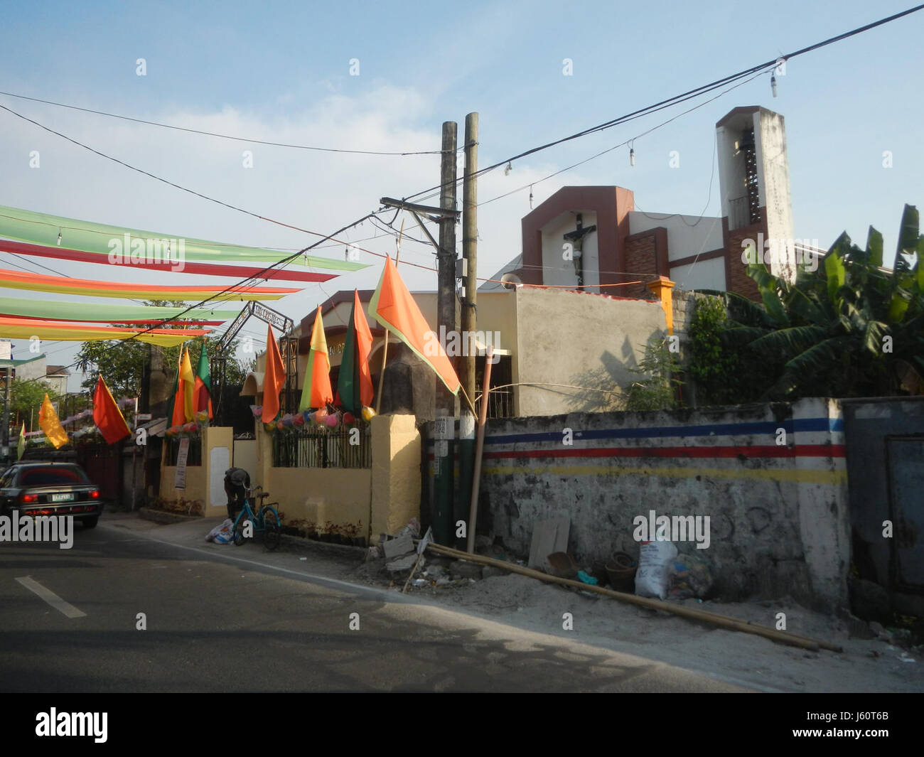 La Chiesa del Principe di Gesù della Pace, situata nella città di Malolos, Bulacan, è un importante sito religioso. La chiesa è rinomata per la sua bellezza architettonica e l'importanza storica nella regione, spesso visitata sia dalla gente del posto che dai turisti. Foto Stock