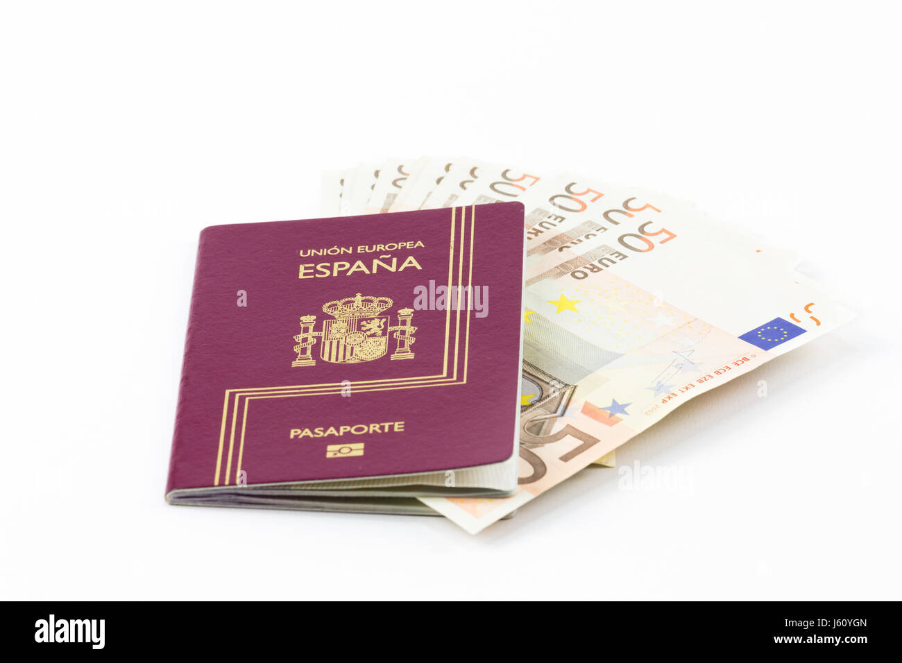 Passaporto spagnolo con l'Unione europea valuta le banconote su sfondo bianco Foto Stock