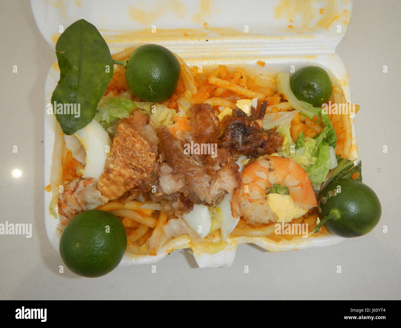 Questo lavoro si concentra sulla cucina di Bulacan, una provincia delle Filippine, mettendo in evidenza i piatti regionali e le tradizioni culinarie che definiscono la cultura alimentare del areaÂ. Foto Stock