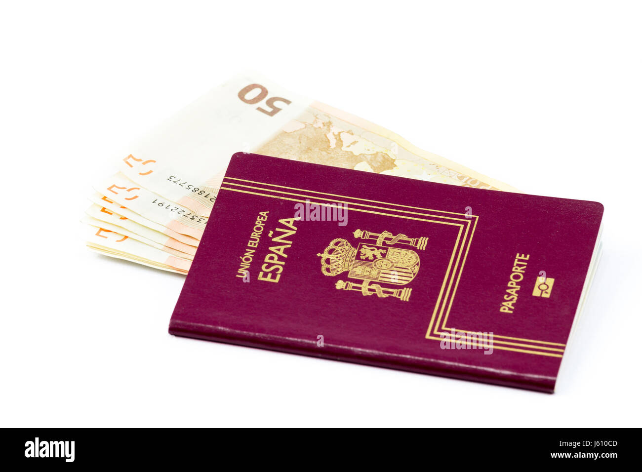 Passaporto spagnolo con l'Unione europea valuta le banconote su sfondo bianco Foto Stock