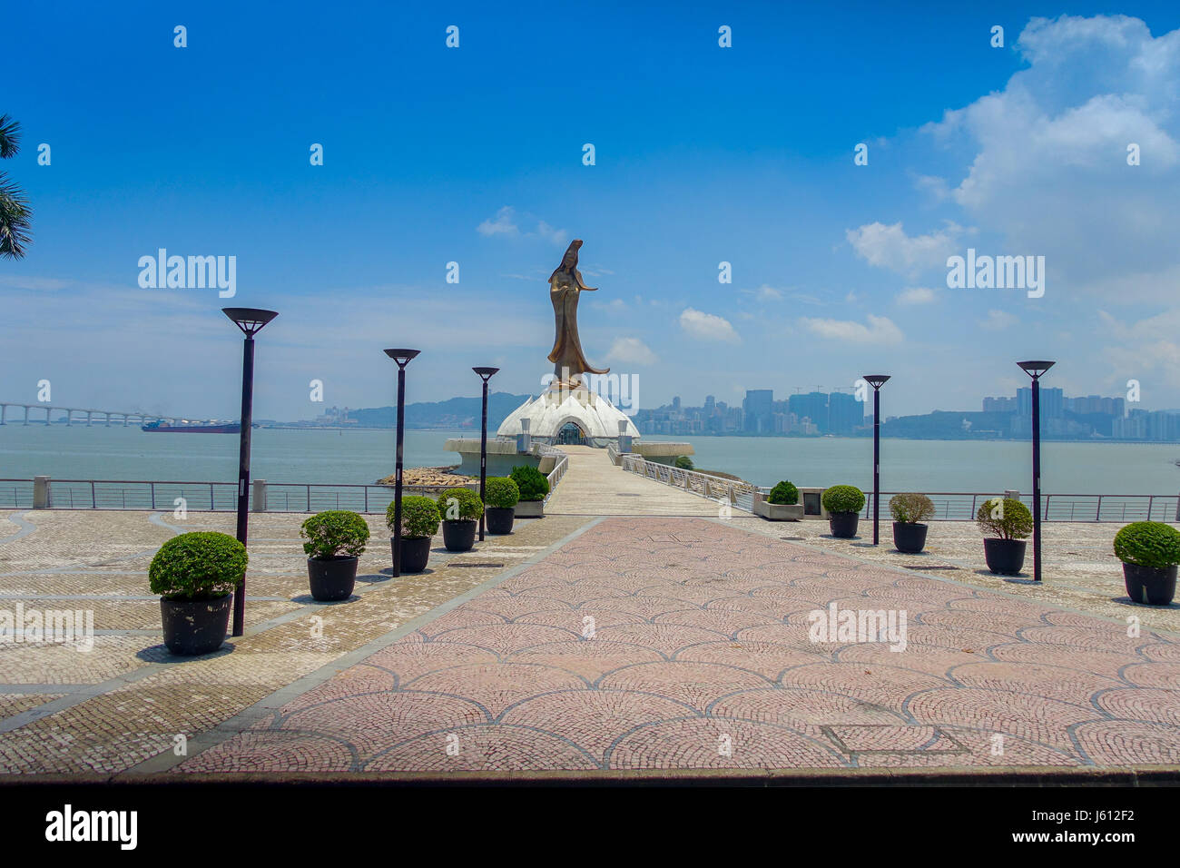 Macao, Cina - 11 Maggio 2017: Bella Guan Yin statua, dea buddista della misericordia, della Beata Vergine Maria Foto Stock