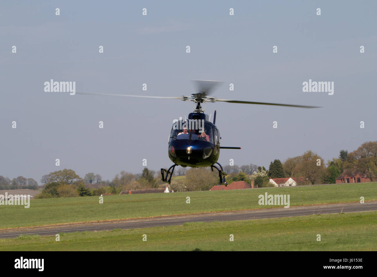 Elicottero sopra Wolverhampton Halfpenny Green Airport. Regno Unito Foto Stock