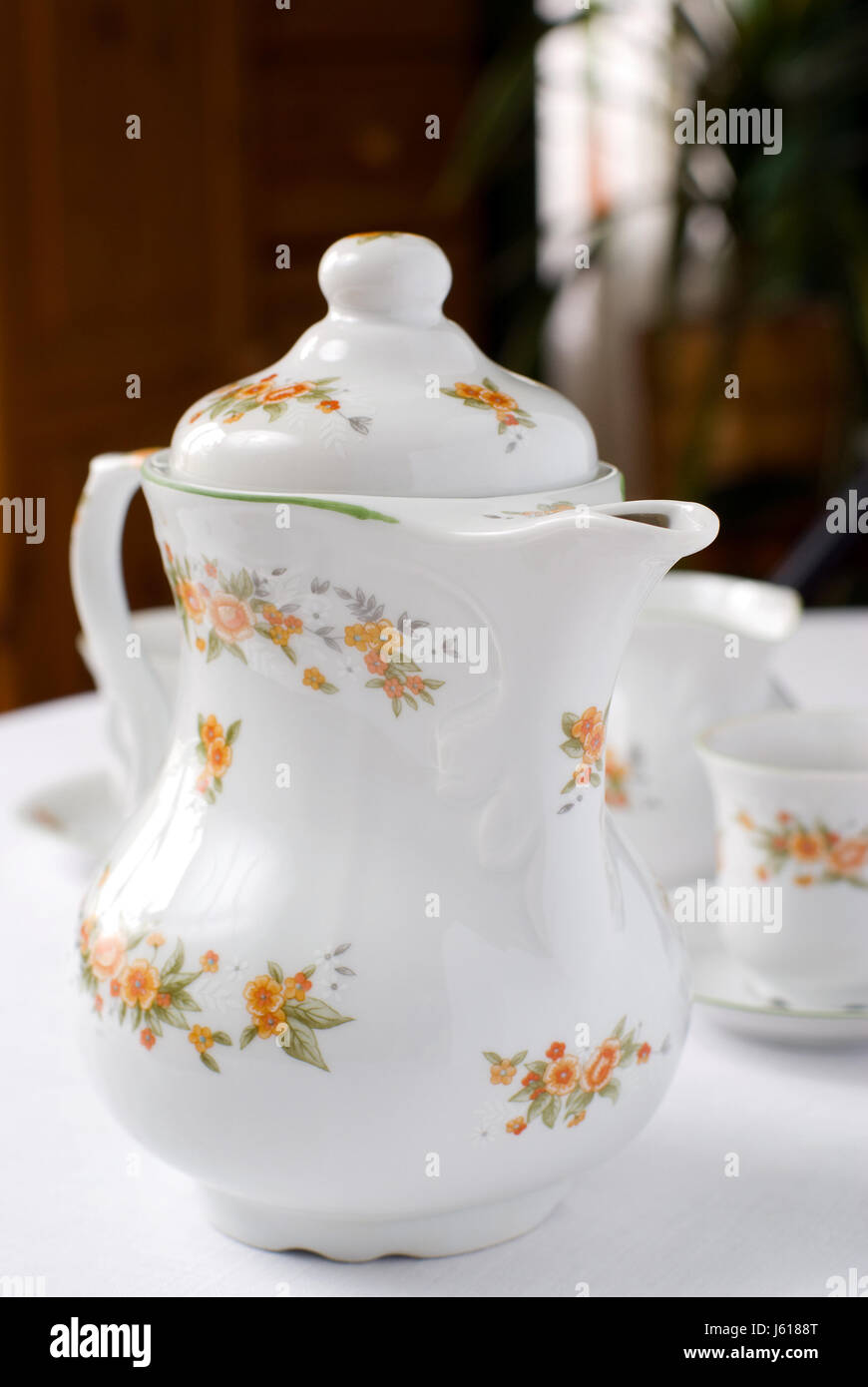 Bollitore per il tè decorate teiera ceramica pentola tazza di tè bere nero  bibs Foto stock - Alamy