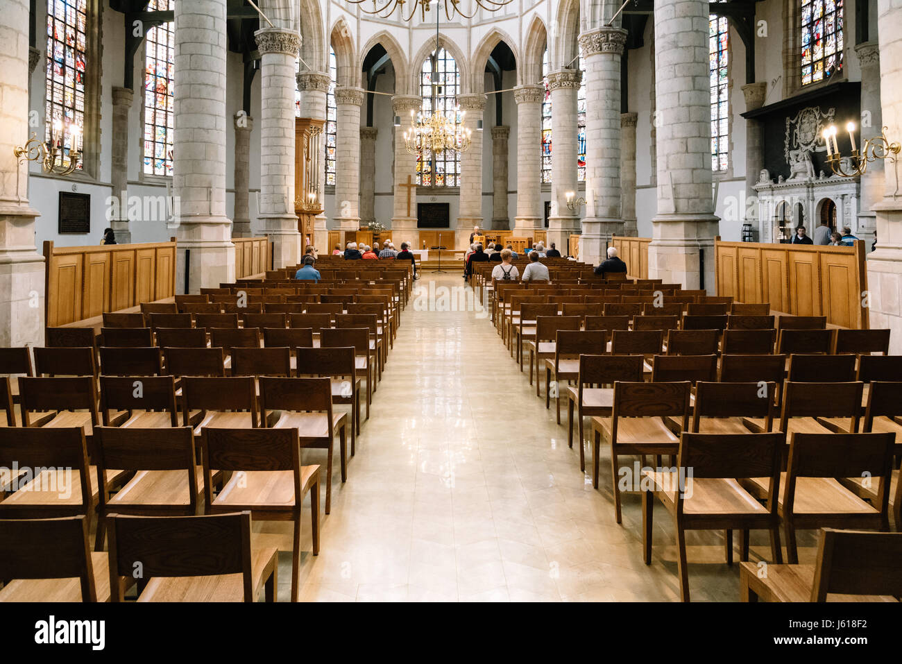 Gouda, Paesi Bassi - 4 agosto 2016: il Sint janskerk in gouda, è una grande chiesa gotica, noto soprattutto per la sua finestra di vetro colorato. La chiesa ho Foto Stock