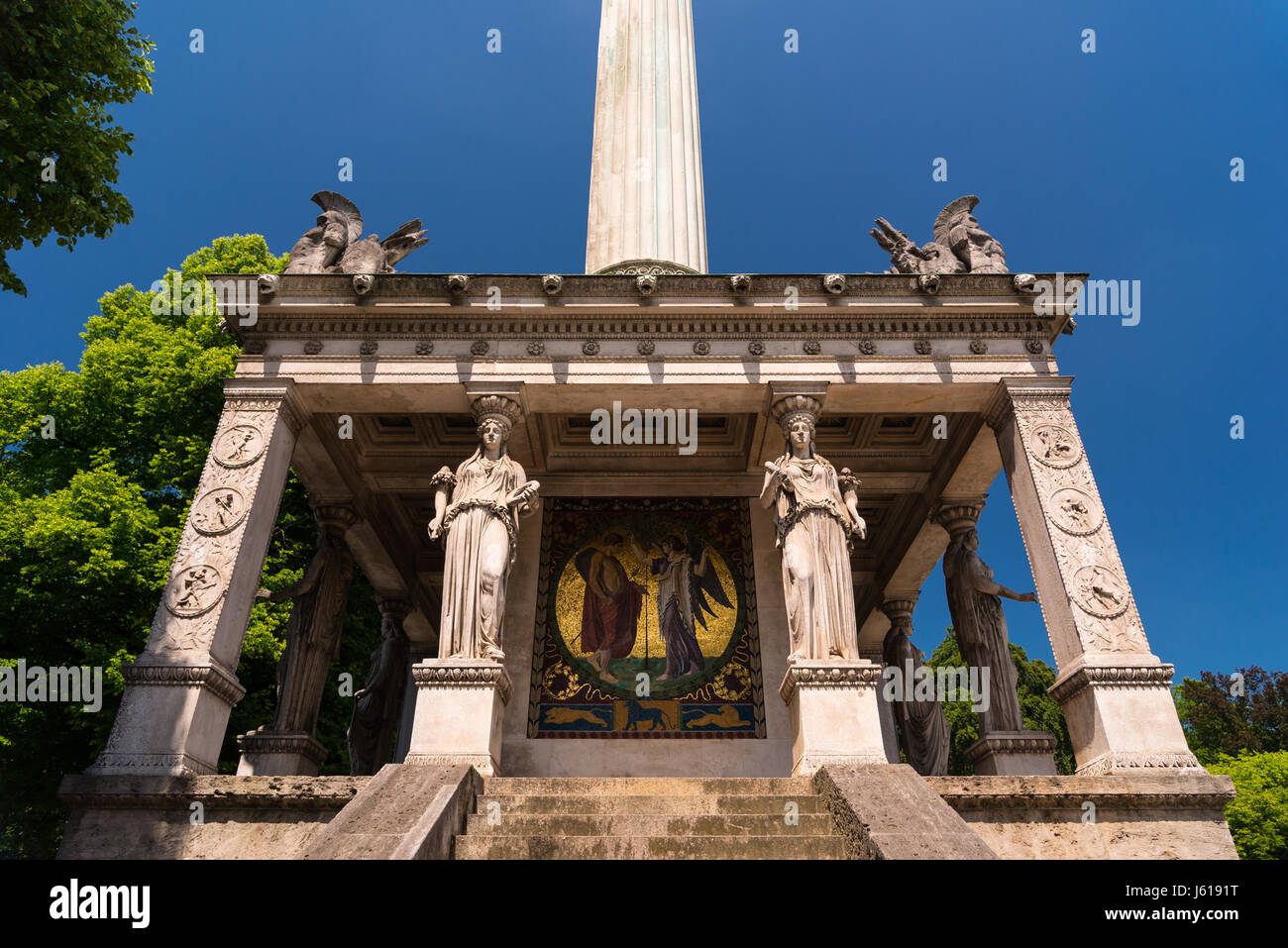 Monaco di Baviera, Germania - 7 Giugno 2016: Monumento e Golden Angel di pace nel centro della capitale della Baviera. Monaco di Baviera, Germania. Foto Stock