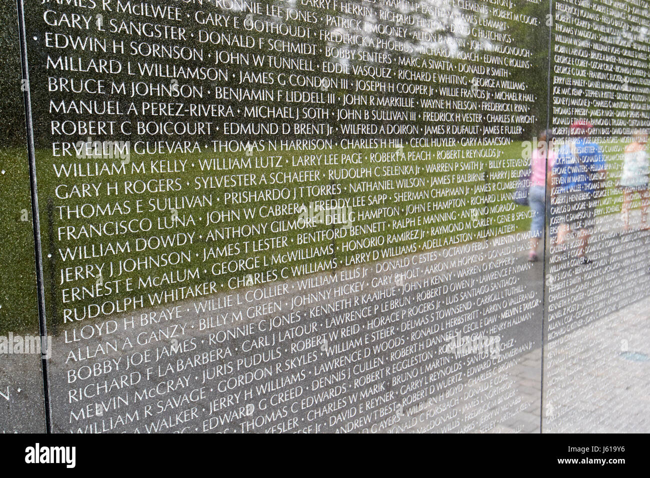 Nomi incisi su il memoriale dei veterani del Vietnam Washington DC USA Foto Stock