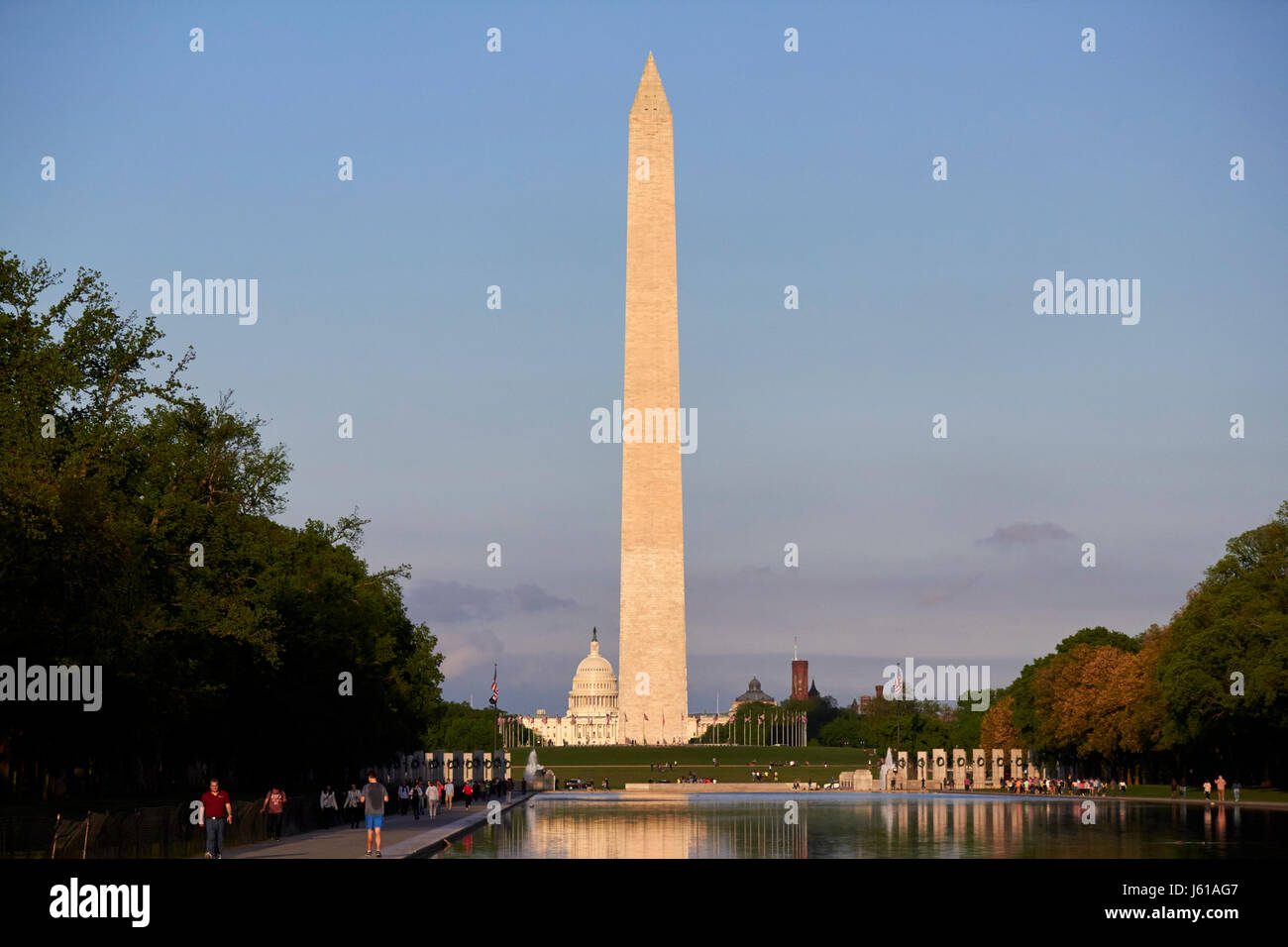 National Mall stagno riflettente, il Monumento a Washington e il Capitol Building Washington DC USA Foto Stock