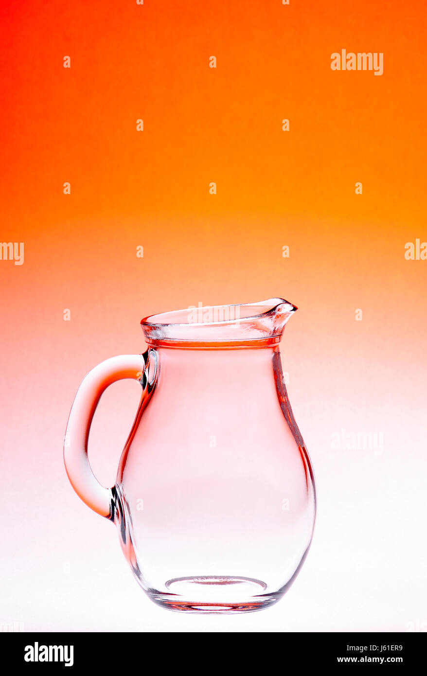 Calice di vetro tumbler oggetto vuoto vuoto vuoto caraffa orange ancora in vita il vetro Foto Stock