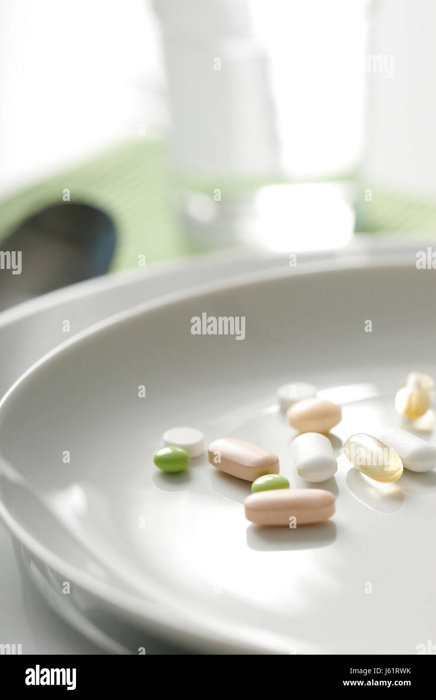Pillole di piastra di droga significa agente farmaco medicina remedy sostanza compresse abuso Foto Stock