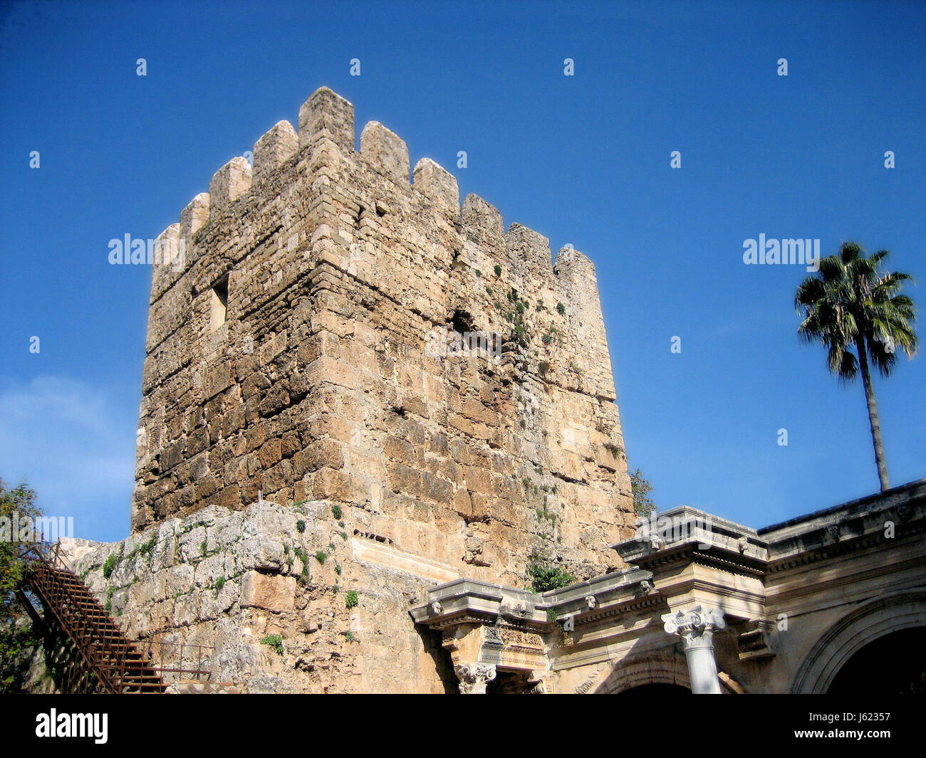 Tower city wall torre di avvistamento romana torre blu pietra marmo fregio Palm tree Foto Stock