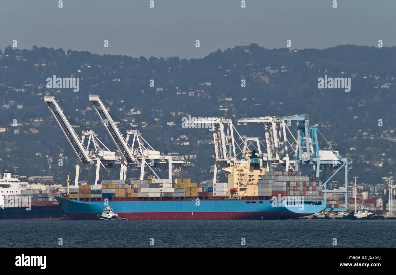 Industria del trasporto di traffico del porto di carico della nave cantiere barca a vela Foto Stock