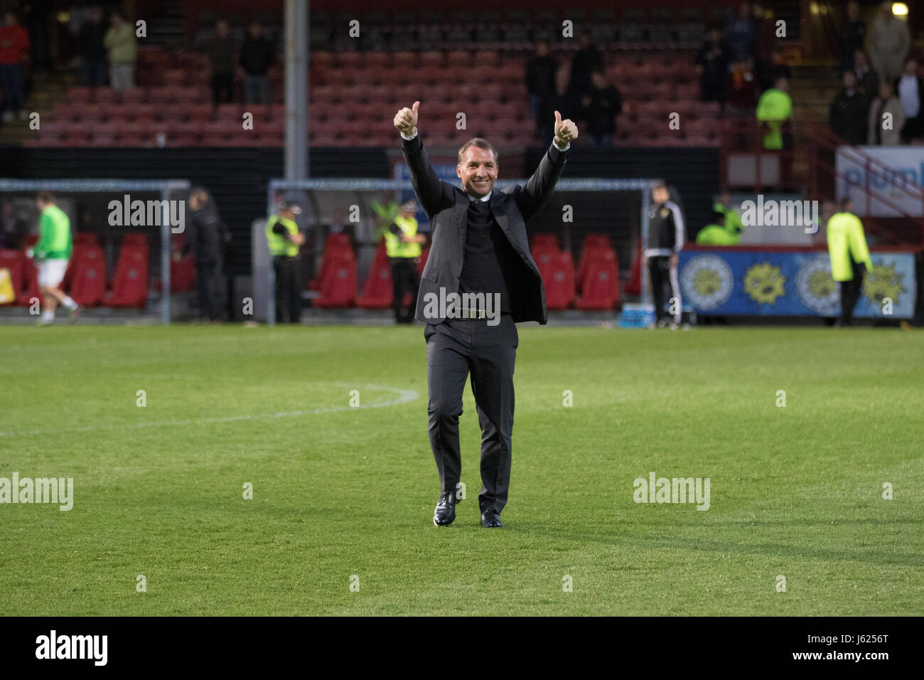 Glasgow, Scozia, Regno Unito, 18 maggio 2017, Partick Thistle v Celtic, Firhill Stadium, SPFL Match 5-0. Premiership scozzese Partick Thistle vs Celtic 7:45pm Giovedì 18 Maggio Firhill Stadium (Att: 7847) Foto Stock