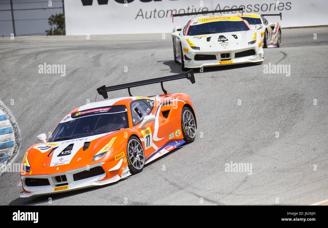 Monterey, CA, Stati Uniti d'America. 13 Maggio, 2017. A. # 77 Joe Courtney portare il pacco attraverso il cavatappi durante il Ferrari Challenge Pirelli AM Coppa Shell 488 serie TP al Mazda Raceway Laguna Seca Monterey, CA Thurman James/CSM/Alamy Live News Foto Stock