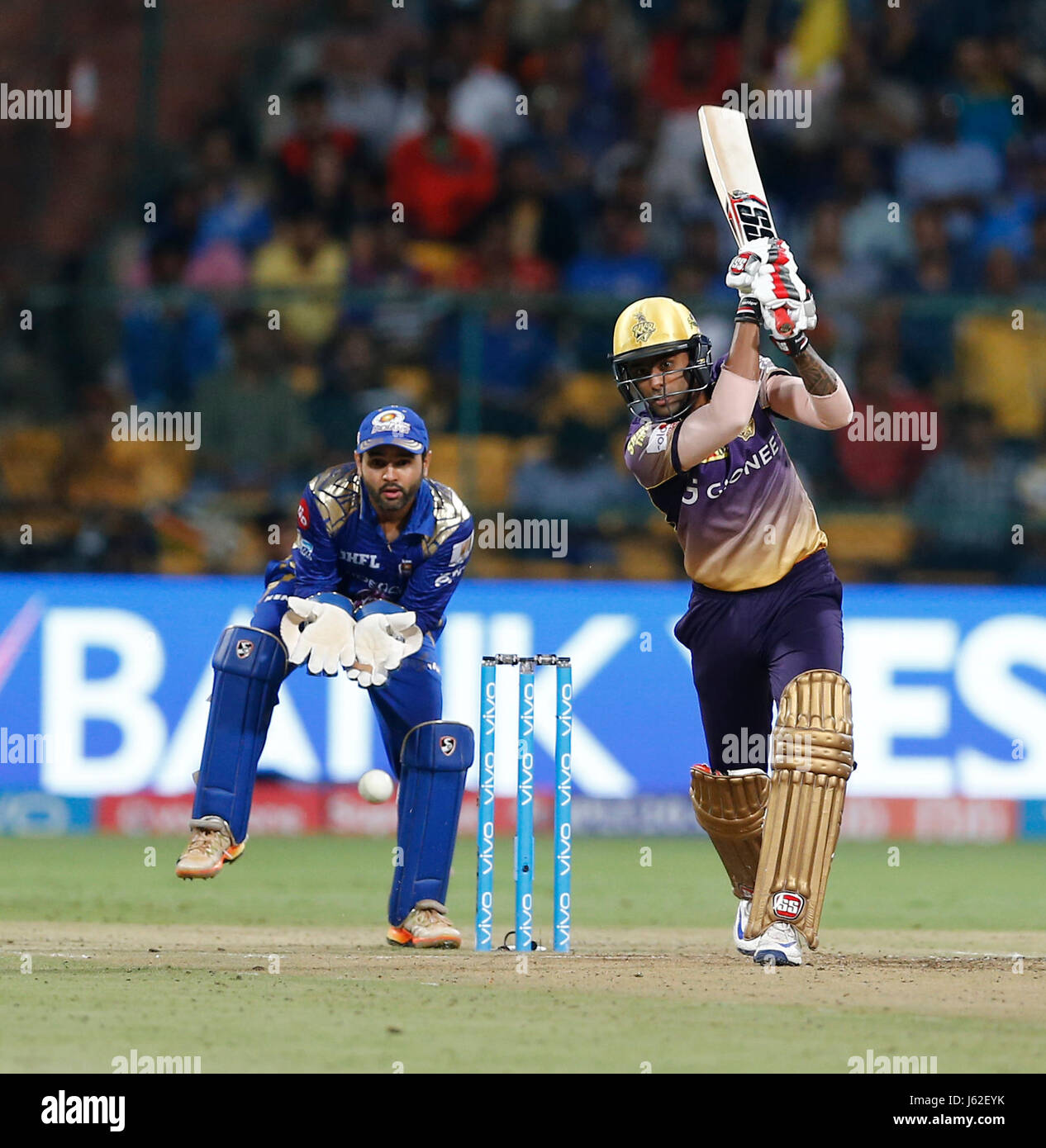 Bengaluru, India. 19 Maggio, 2017. Il sistema di epilazione a luce pulsata stagione 10 - Il qualificatore 2 Mumbai indiani Vs KKR a Chinnasamy Stadium, Bengaluru. SURYA YADHAV K IN AZIONE DI OVATTA. Credito: Seshadri SUKUMAR/Alamy Live News Foto Stock