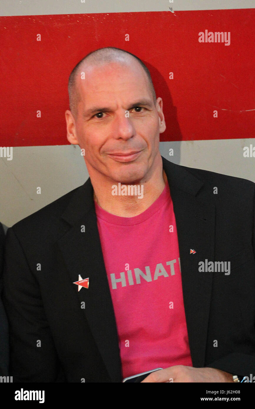 Atene, Grecia. 19 Maggio, 2017. Yanis Varoufakis e membri di DIEM 25 presente i principi e la base di aspetti sociali e politici del movimento della piattaforma per la Grecia e per l'Europa. Credito: Aristidis Vafeiadakis/ZUMA filo/Alamy Live News Foto Stock