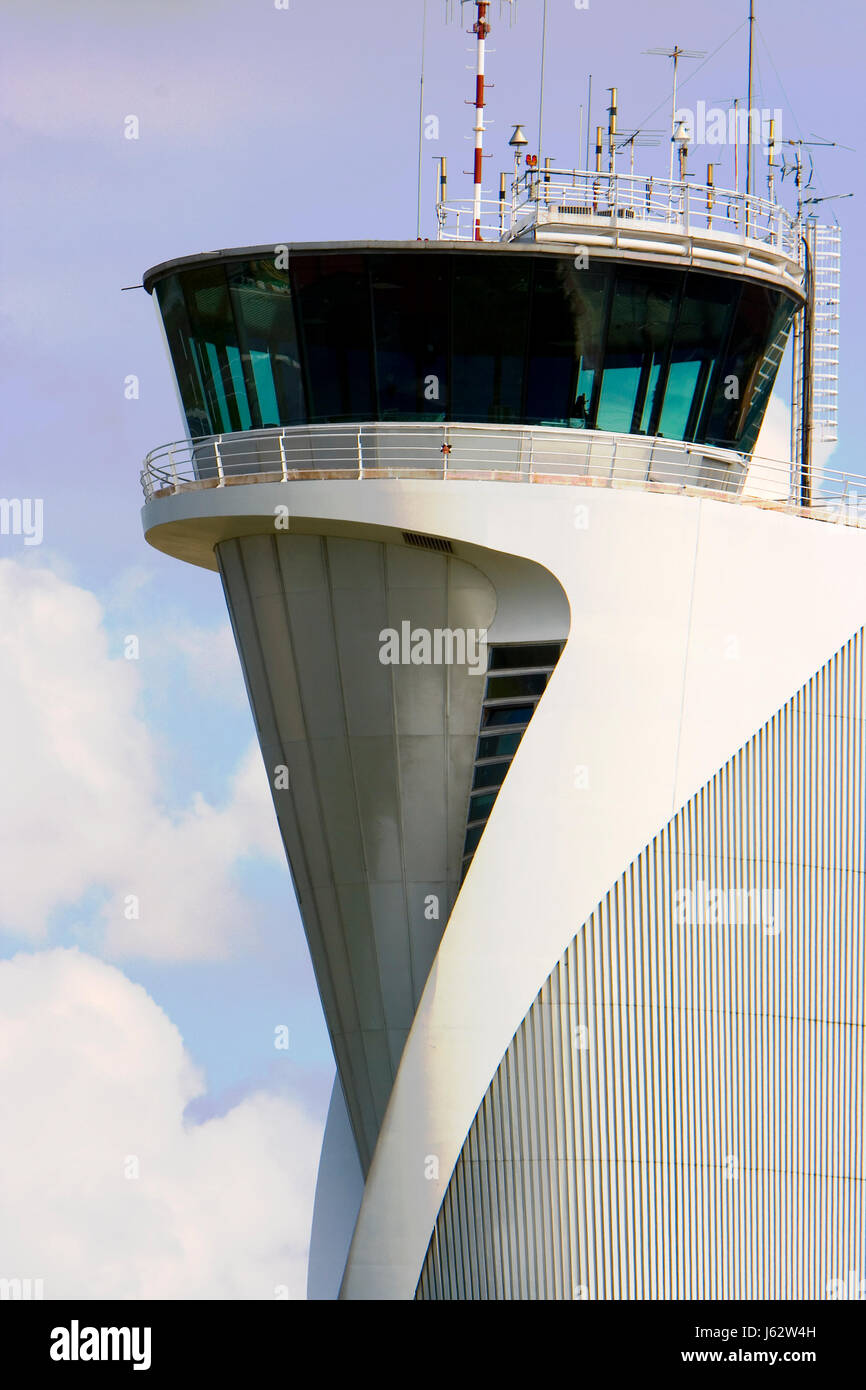 Torre di controllo airport tower controller calice di vetro tumbler edifici di viaggio Foto Stock