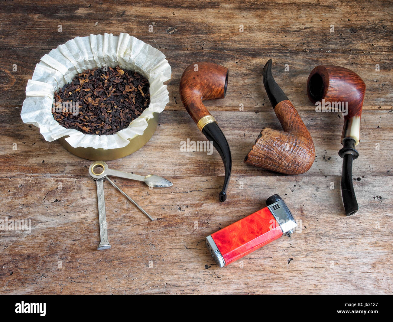 Pipe, la casella con il tabacco e altri strumenti. Foto Stock