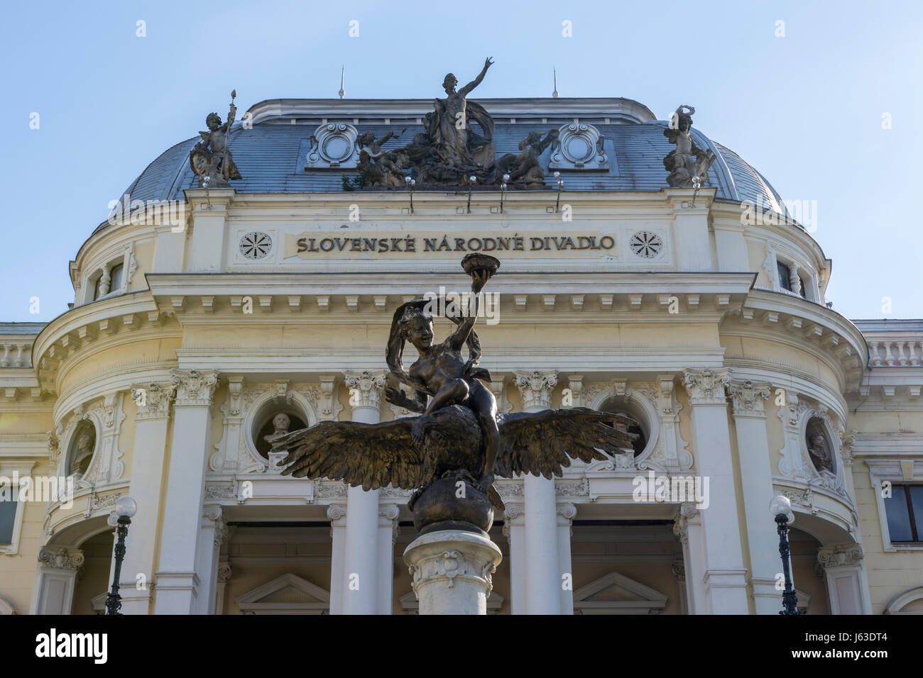 Edificio storico del teatro nazionale slovacco a Bratislava, in Slovacchia Foto Stock