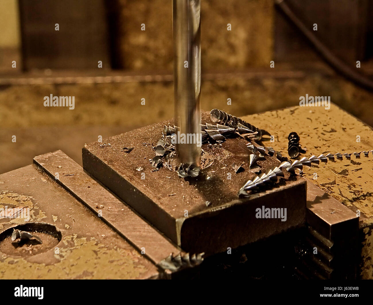 Forare metallo pezzo girare volteggiano metal trapano di metallurgia del  pezzo da lavorare Foto stock - Alamy