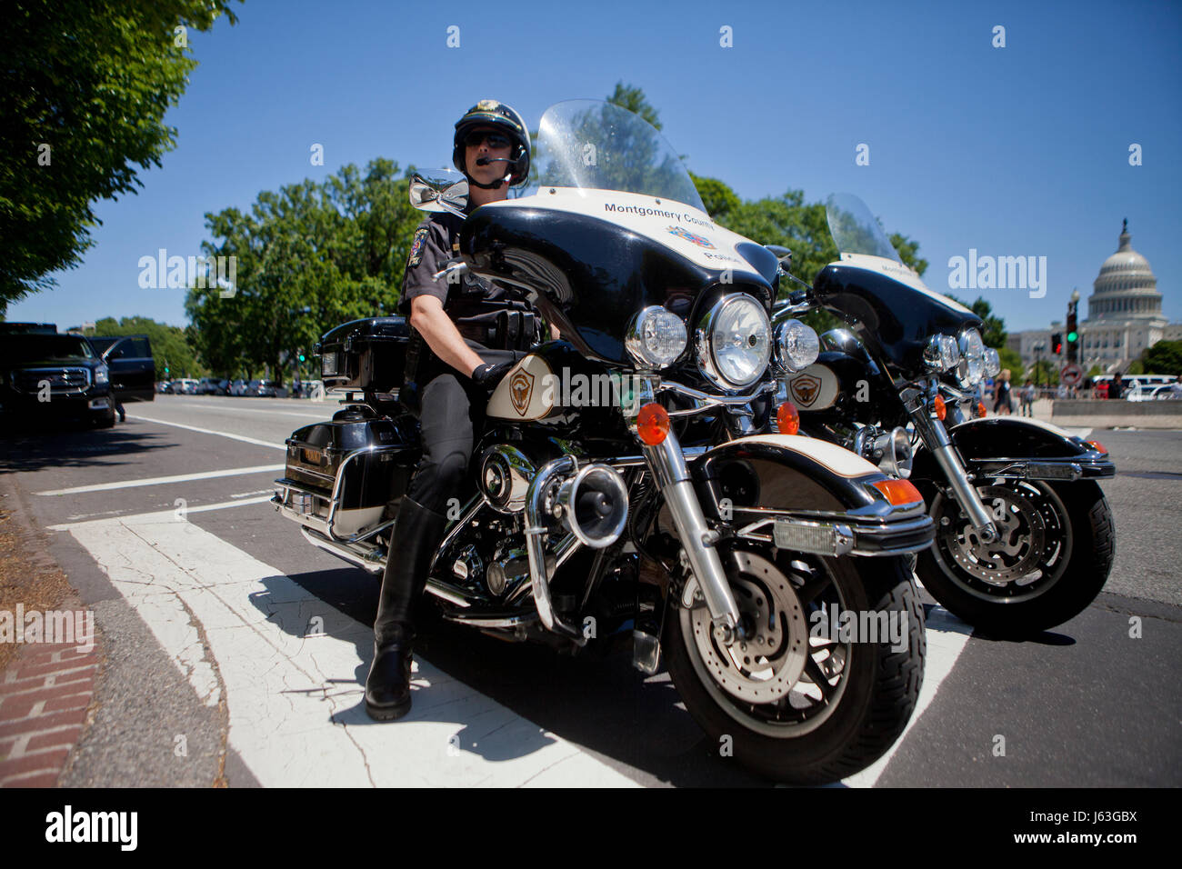 Montgomery County Maryland funzionario di polizia seduto sul motociclo - Washington DC, Stati Uniti d'America Foto Stock