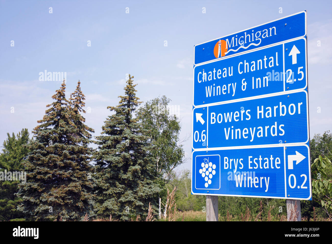 Michigan Traverse City, Old Mission Peninsula, cartello, vigneto, agriturismo, indicazioni, tour, tour del vino, distanza, MI080717056 Foto Stock