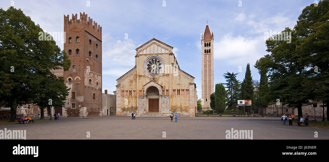 Steeple storiche chiese emblema italiano italia torre storici edifici Foto Stock