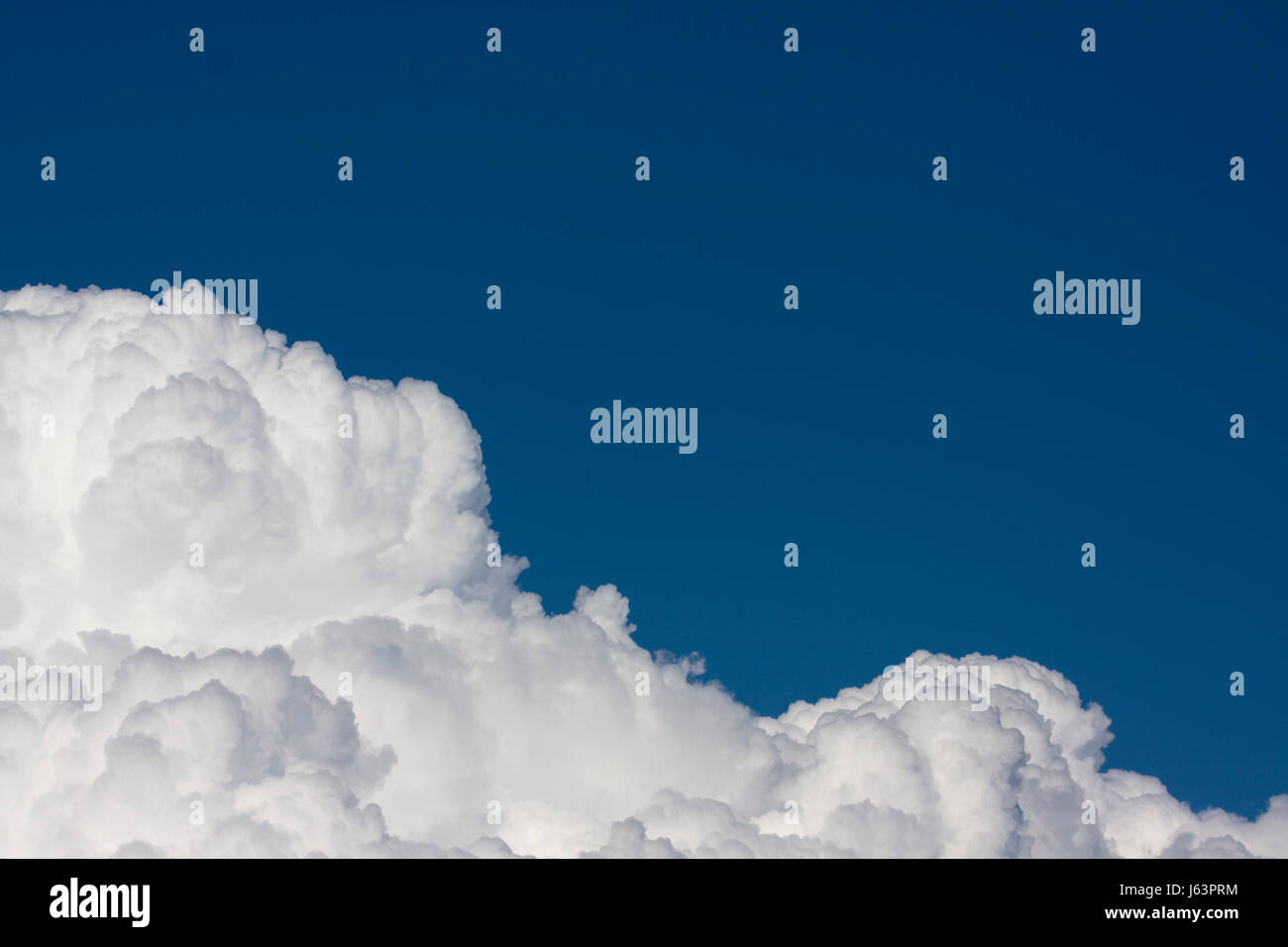 Blue cloud europeo vuoto caucasica firmamento celeste posizione sky shot Foto Stock