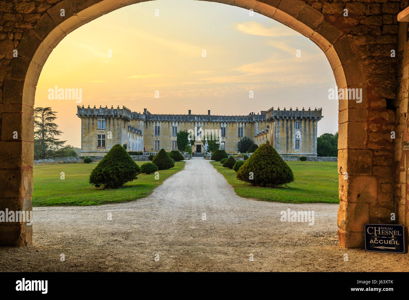 Francia, Charente, Cherves Richemont, castello di Chesnel in serata Foto Stock