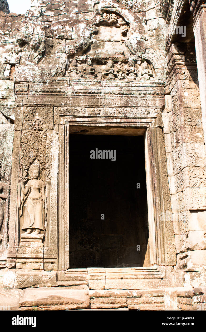 Scolpiti porta al secondo livello al Bayon, un tempio di Angkor Wat complessa Foto Stock