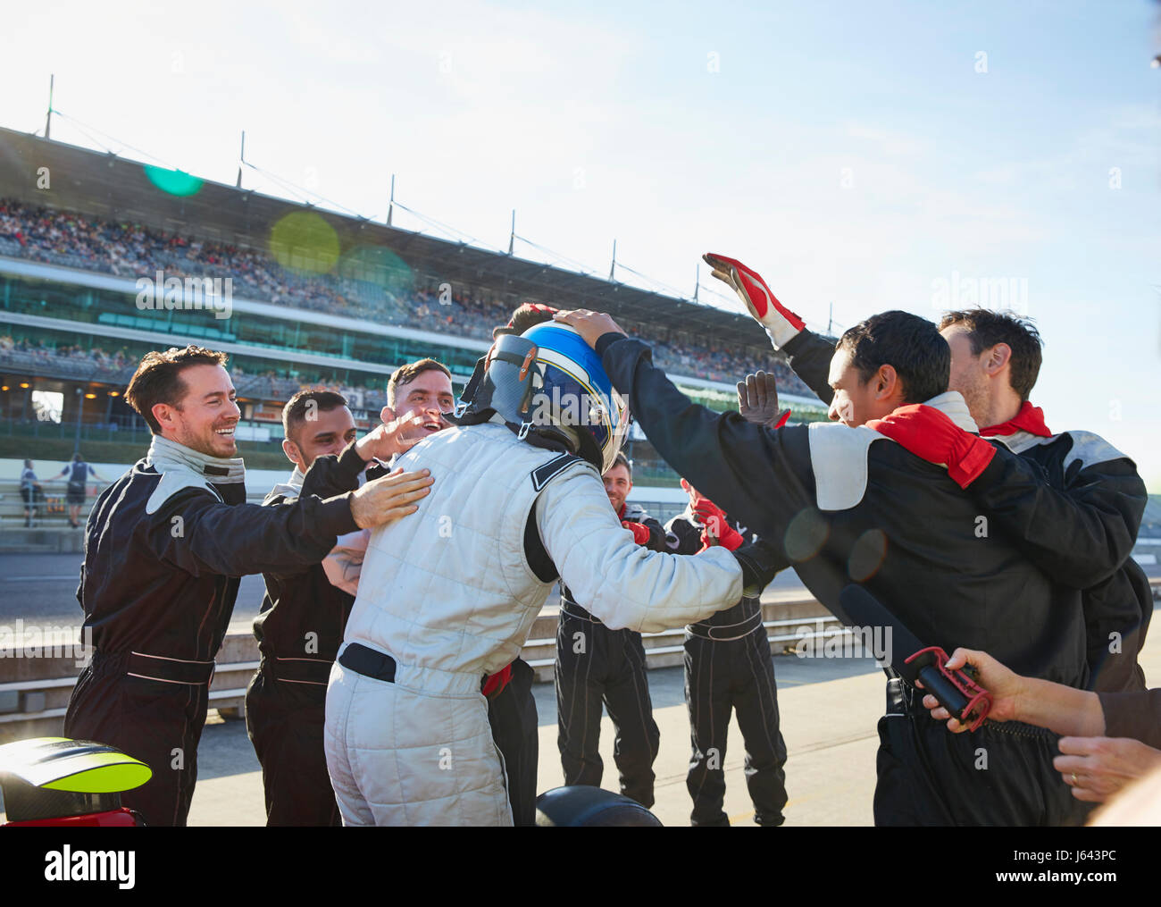Driver di Formula Uno e racing team celebrando la vittoria su sport via Foto Stock