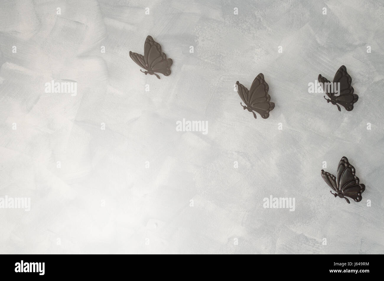 Farfalla di ferro su sfondo di cemento Foto Stock