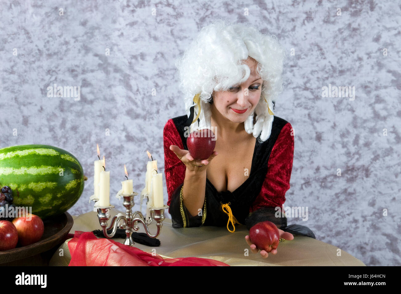 Donna mele barocco apple pageantry revetment decadenza rococò medioevo Foto Stock