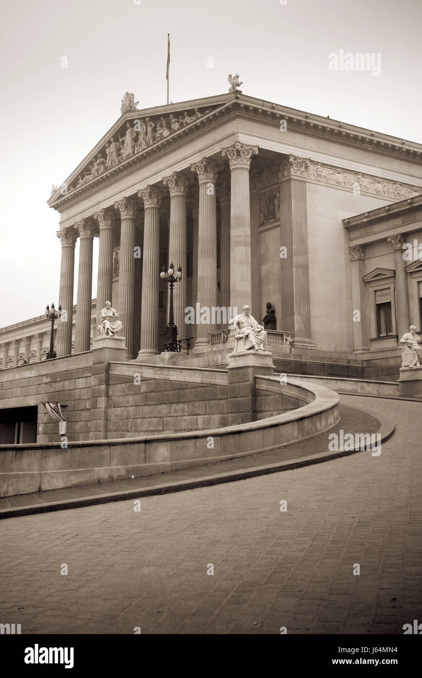 Pallas Athene nella parte anteriore del parlamento austriaco, Vienna, Austria Foto Stock