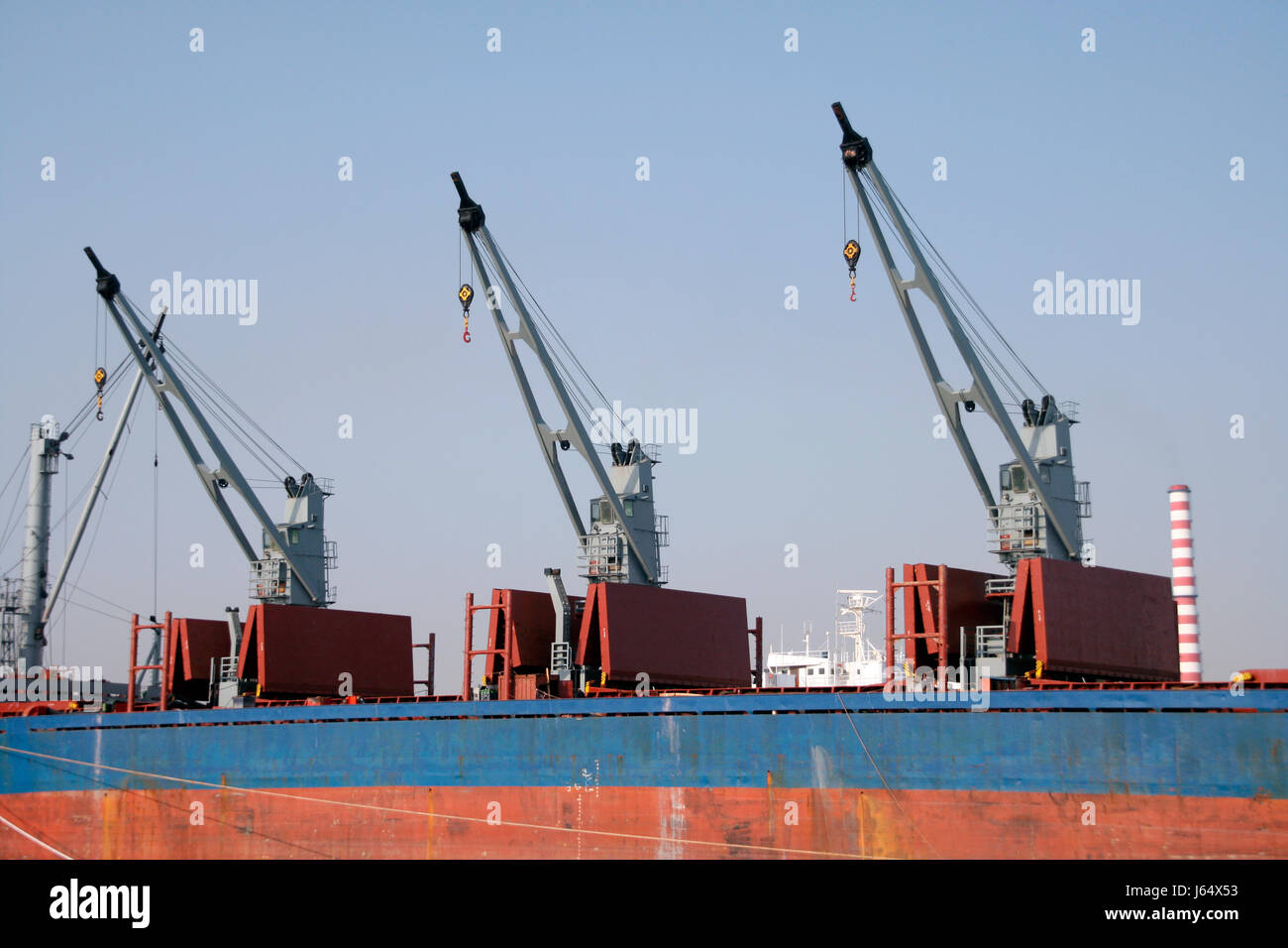 Traffico industriale trasporto barca nave cargo spedizioni barca a remi in barca a vela Foto Stock