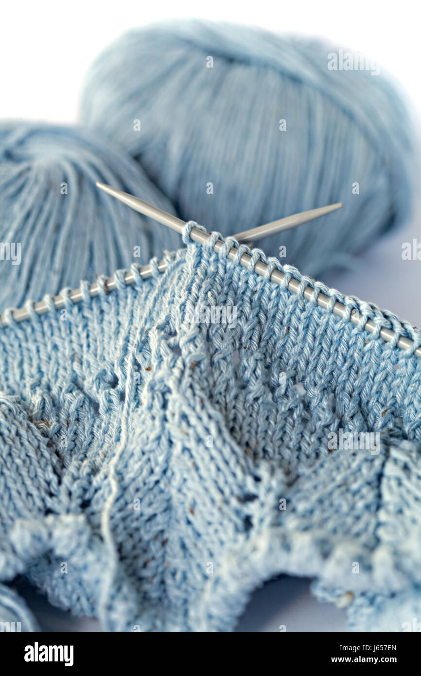 Maglia di lana artigianali blu di filati di lana di moda delicata tradizione in maglia blu chiaro Foto Stock