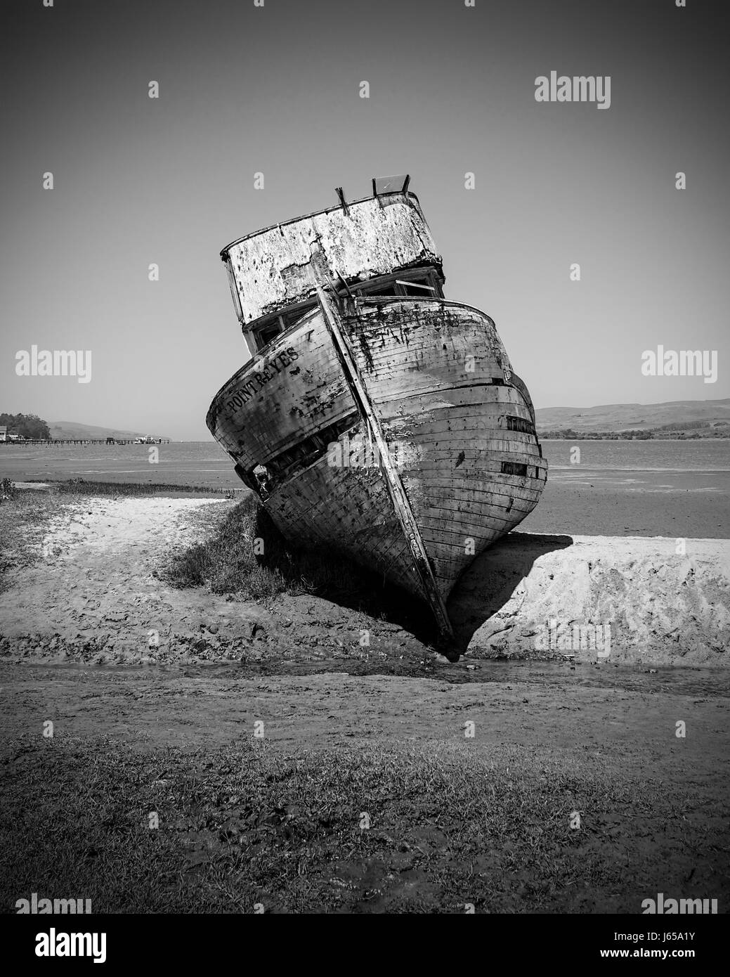 Vista frontale di una nave abbandonata a Inverness, Point Reyes National Seashore, Marin County, California, Stati Uniti d'America. Foto Stock