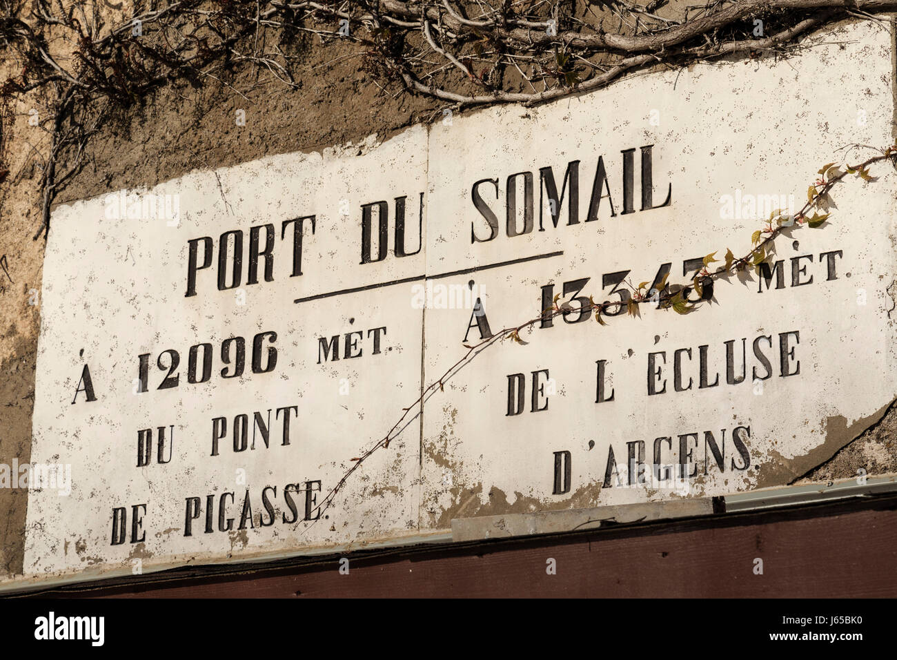 Francia, Aude, le Somail, Somail fiume porto sul Canal du Midi, patrimonio mondiale dell'UNESCO, segnaletica Foto Stock