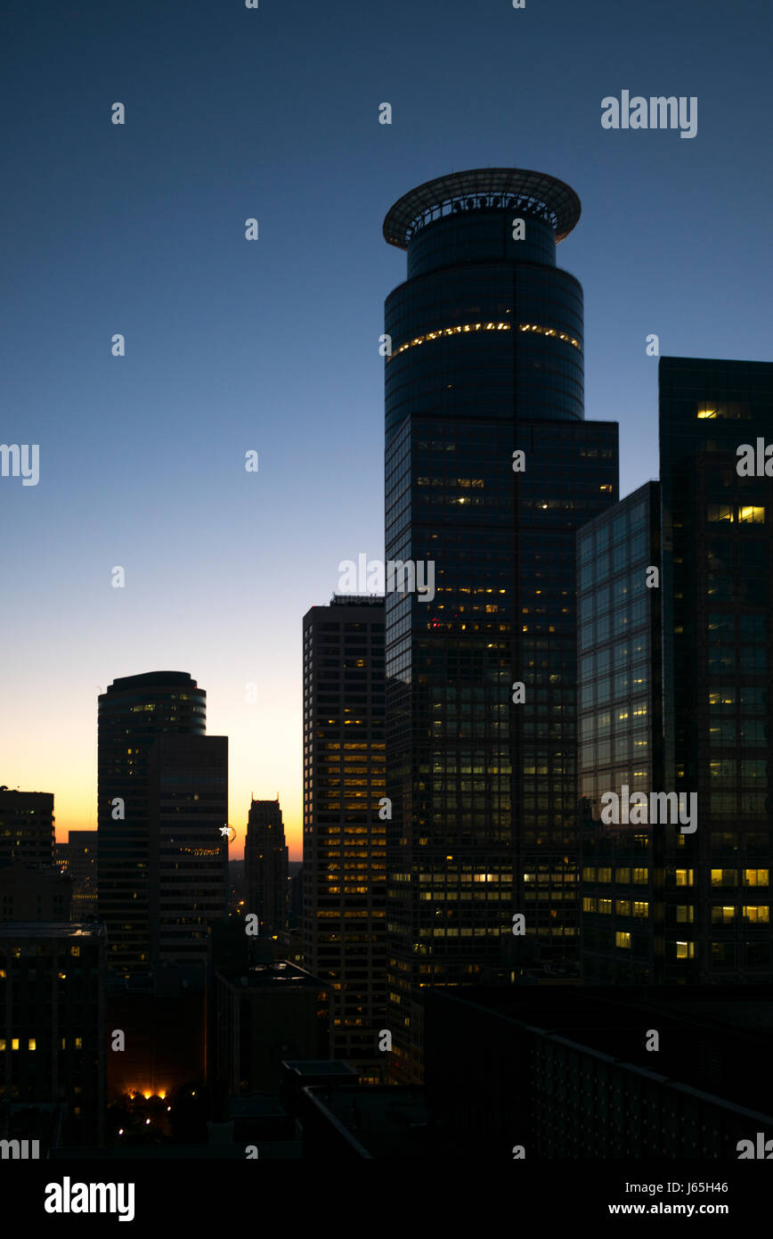 Capella Tower al tramonto in Downtown Minneapolis, Hennepin County, Minnesota, Stati Uniti d'America Foto Stock