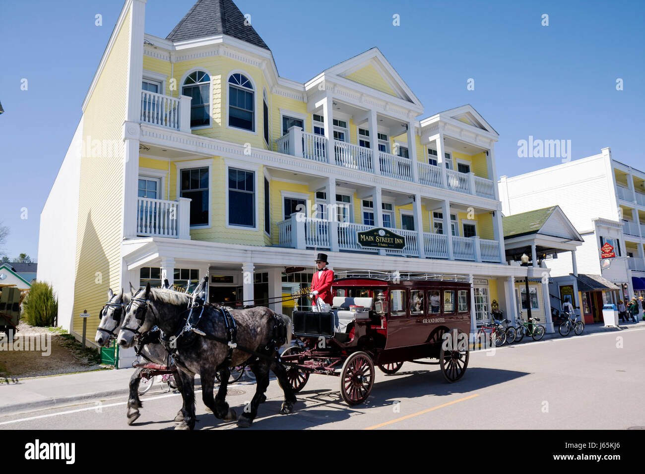 Mackinac Island Michigan, parchi statali storici Parco Mackinaw, Straits of, Lake Huron, Main Street, carrozza trainata da cavalli, cavallo, squadra, Freisian, uomo maschile, dr Foto Stock