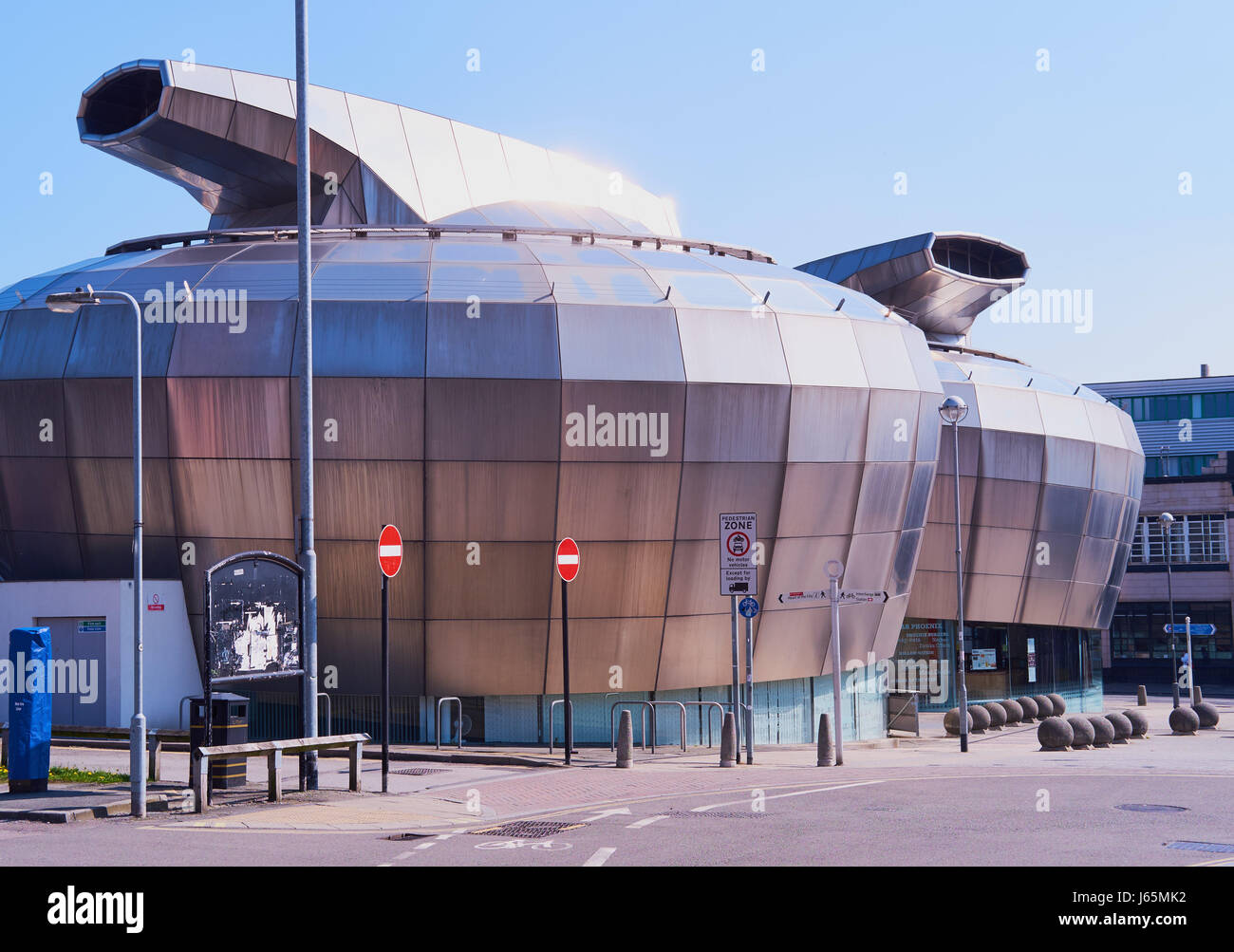 Acciaio inossidabile tamburi di Sheffield Hallam University Student Union (da Nigel Coates), Sheffield South Yorkshire, Inghilterra Foto Stock