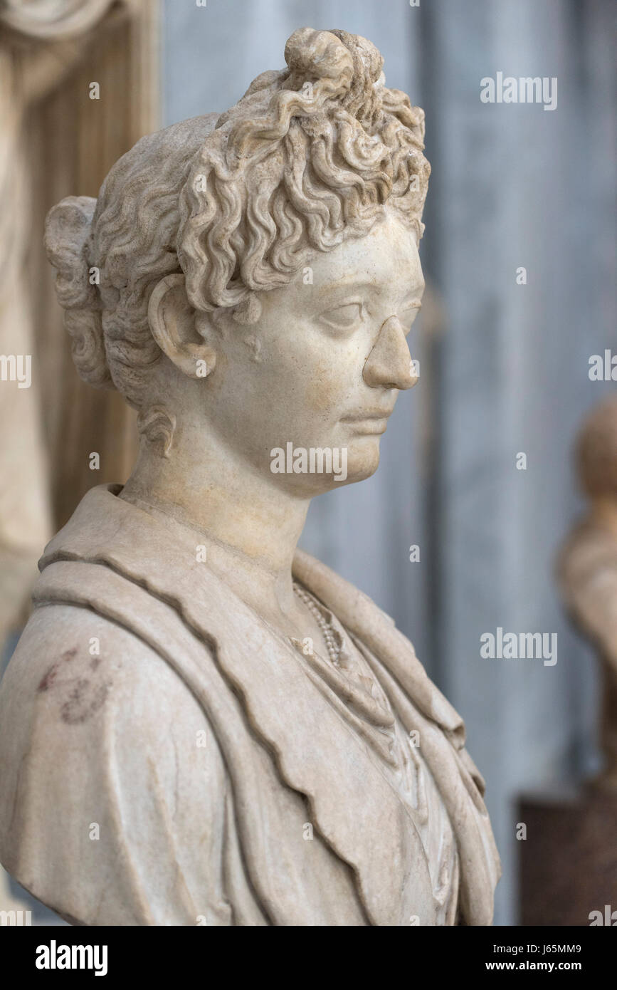 Roma. L'Italia. Busto (79-81 A.D) di Julia Flavia (64-91 A.D), figlia di Tito, Braccio Nuovo, Museo Chiaramonti, Musei Vaticani. Foto Stock