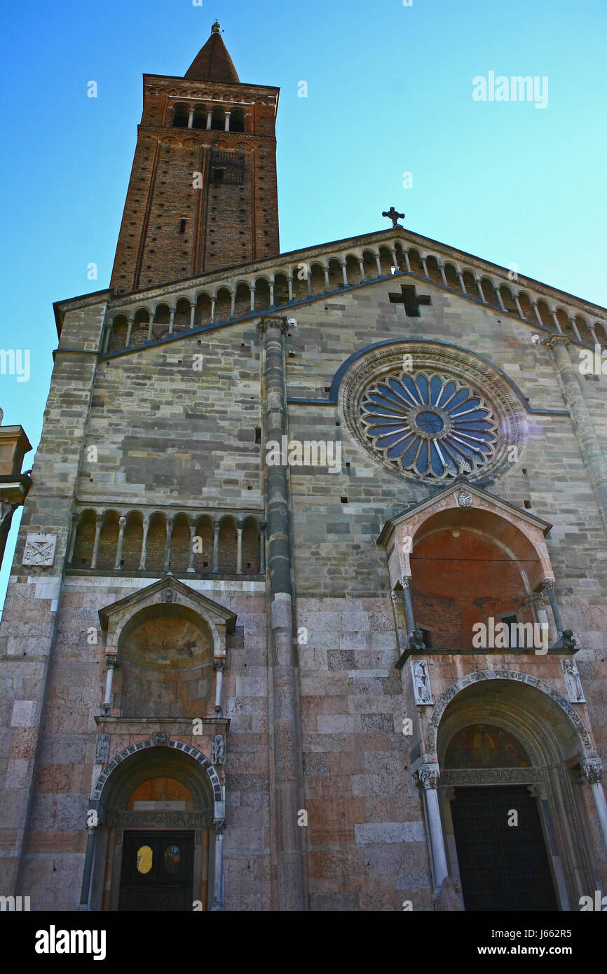 Storia della torre della cattedrale di religione costruzione di stile architettonico architettura Foto Stock