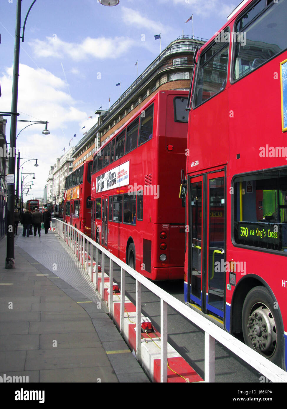 Trasporto di traffico traffico stradale Londra Inghilterra veicolo mezzi di bus di viaggio Foto Stock