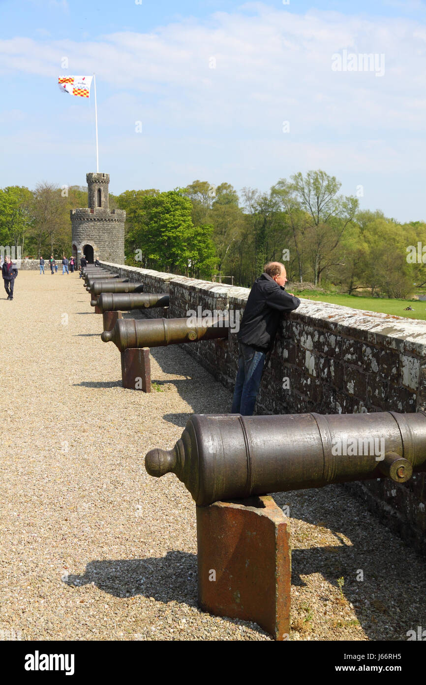 I cannoni sulle pareti di Shane il castello di Antrim, Irlanda del Nord Foto Stock