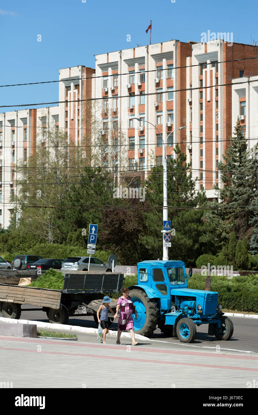 Tiraspol, Repubblica di Moldavia, gli edifici del Parlamento europeo sulla strada del 25 ottobre Foto Stock